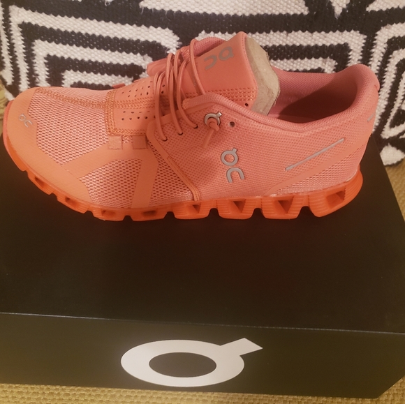 On Cloud Shoes - On Cloud Sneakers (Eur 37)